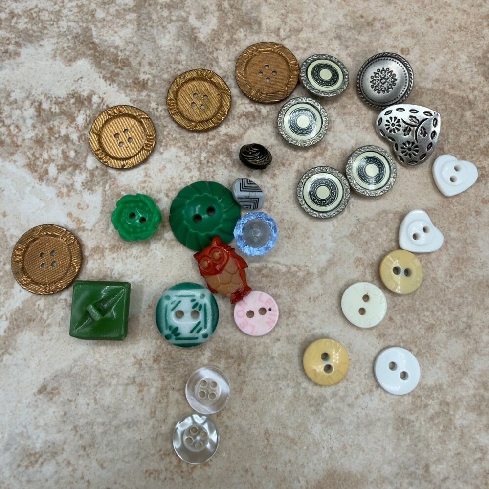 Vintage Mixed Button Lot Fabric Covered Metal Plastic Sewing Craft Variety - Picture 10 of 11